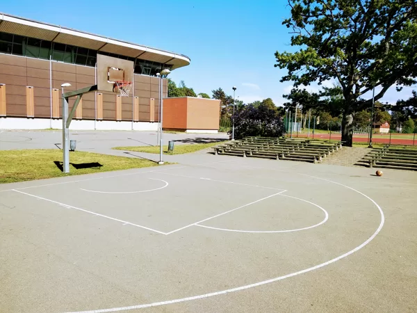 Basketbola laukums pie stadiona